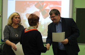  Пенсионеры Молодёжного получили сертификаты 